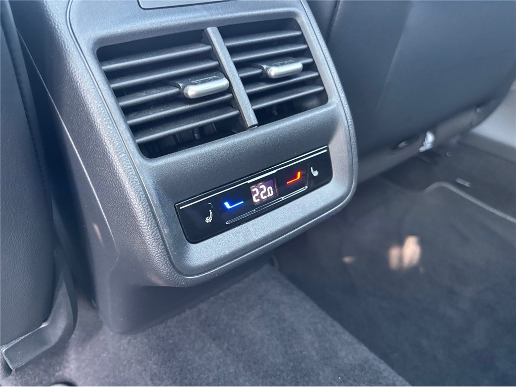 Volkswagen Passat
 2.0 TDI 110 kW AUTOMATIK R-LINE