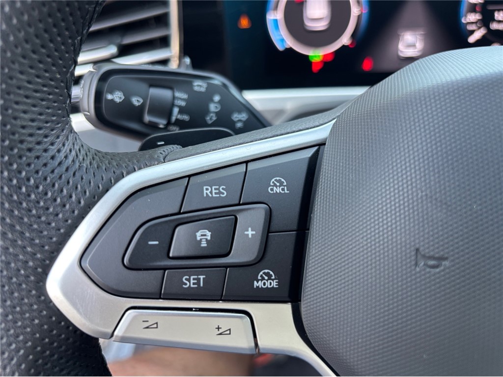 Volkswagen Passat
 2.0 TDI 110 kW AUTOMATIK R-LINE