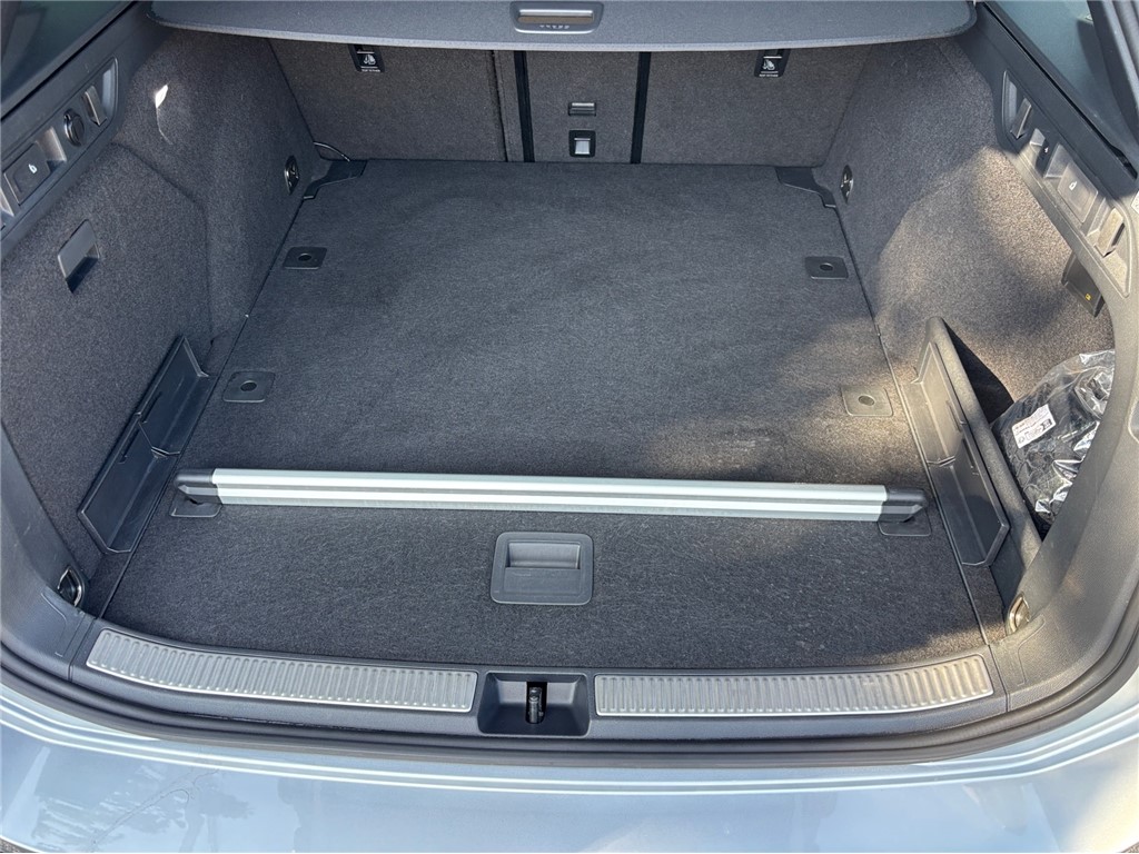 Volkswagen Passat
 2.0 TDI 110 kW AUTOMATIK R-LINE