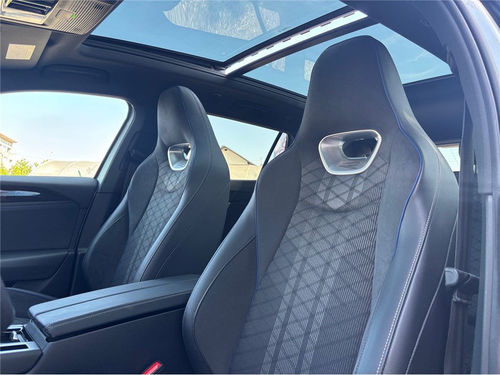 Volkswagen Passat
 2.0 TDI 110 kW AUTOMATIK R-LINE