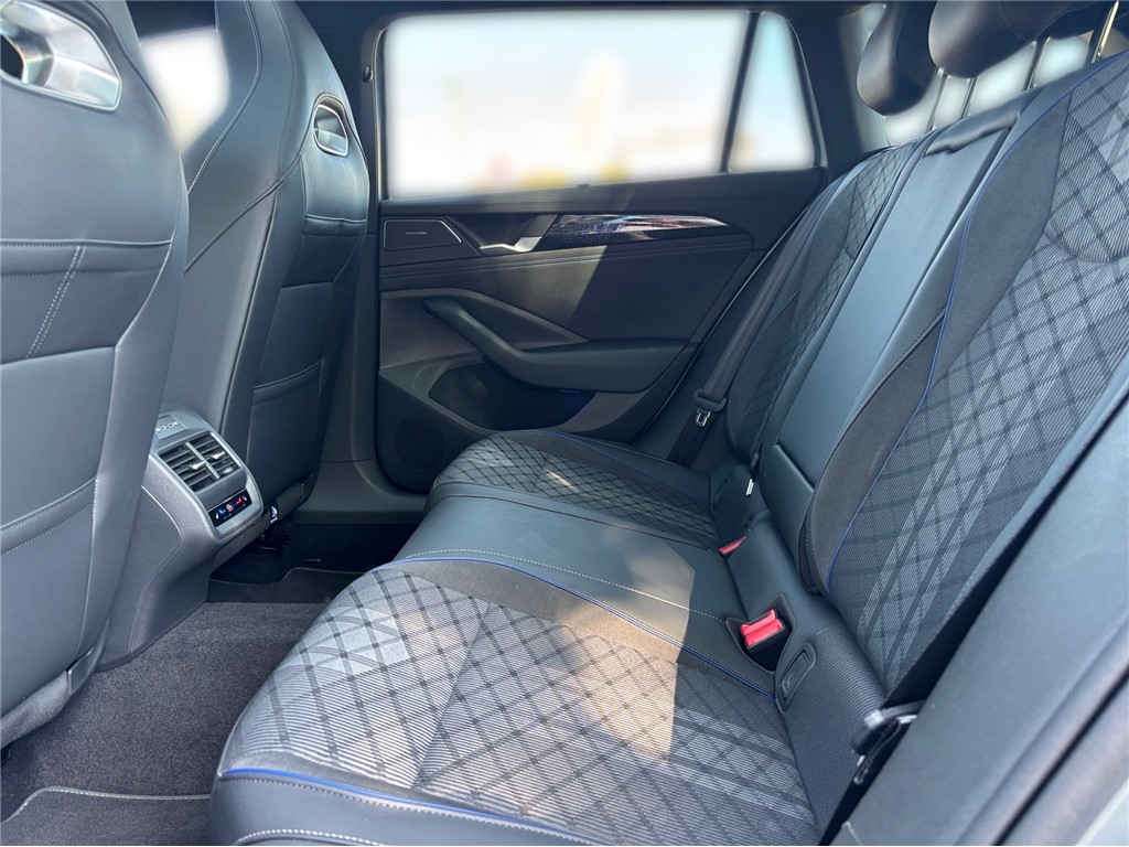 Volkswagen Passat
 2.0 TDI 110 kW AUTOMATIK R-LINE
