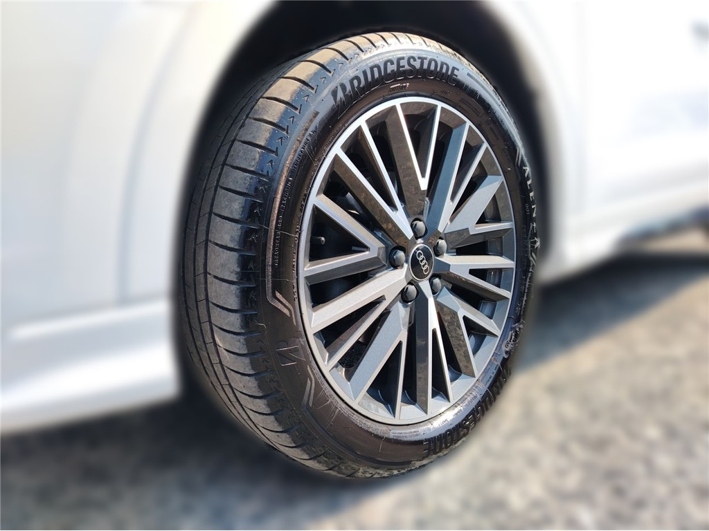 Audi
 Q3 35 TDI S tronic S line+