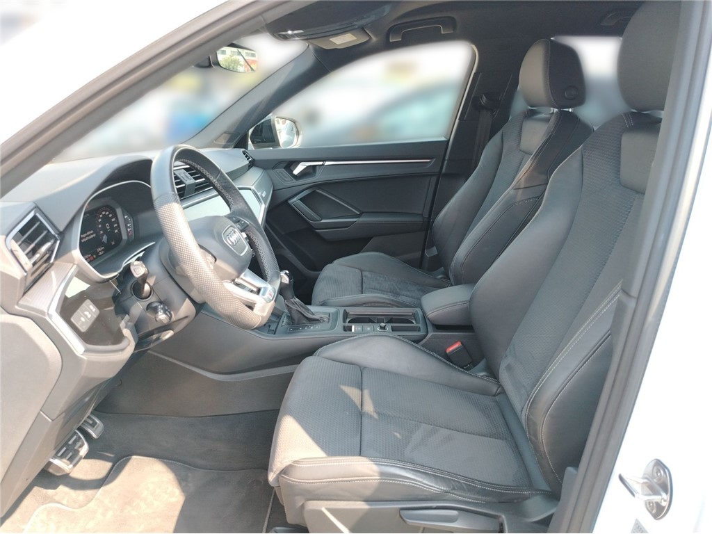 Audi
 Q3 35 TDI S tronic S line+