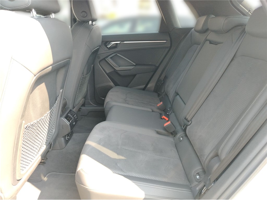Audi
 Q3 35 TDI S tronic S line+