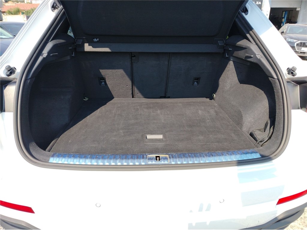 Audi
 Q3 35 TDI S tronic S line+