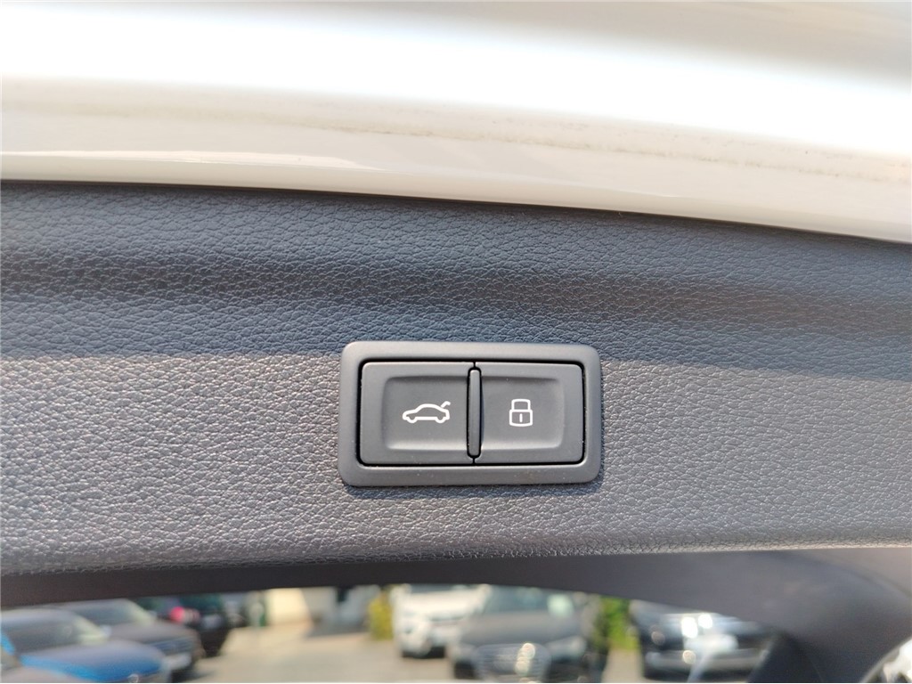 Audi
 Q3 35 TDI S tronic S line+