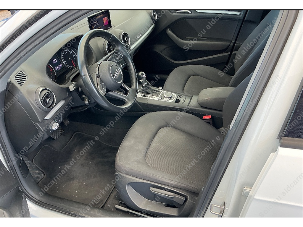Audi
 A3
 30 TDI S tronic Business