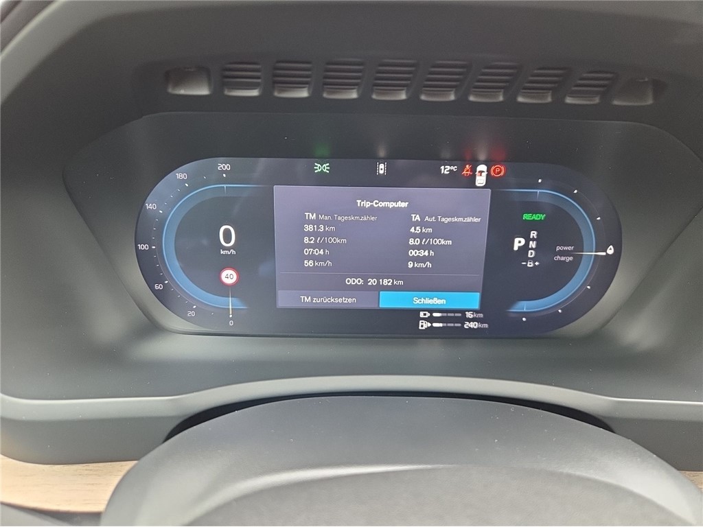 Volvo
 XC90 
 T8 AWD Plus Dark 455KS H&K