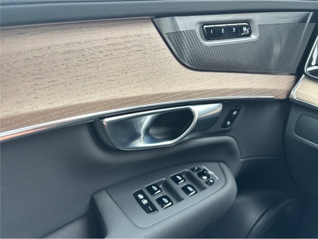 Volvo
 XC90 
 T8 AWD Plus Dark 455KS H&K