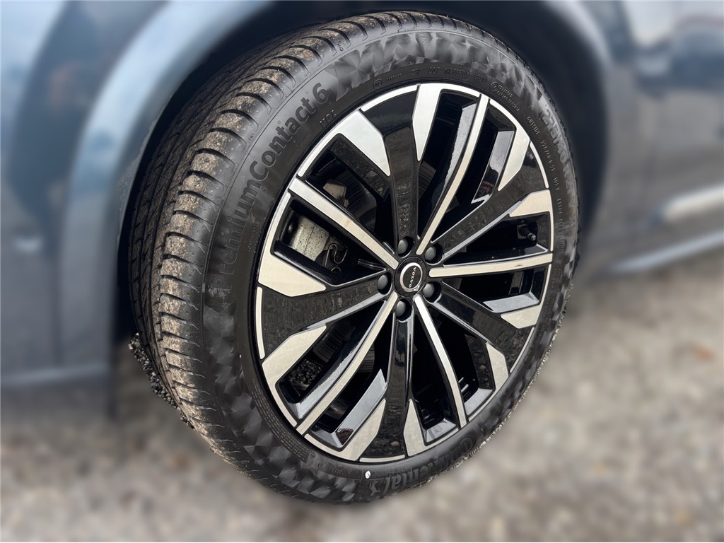 Volvo
 XC90 
 T8 AWD Plus Dark 455KS H&K