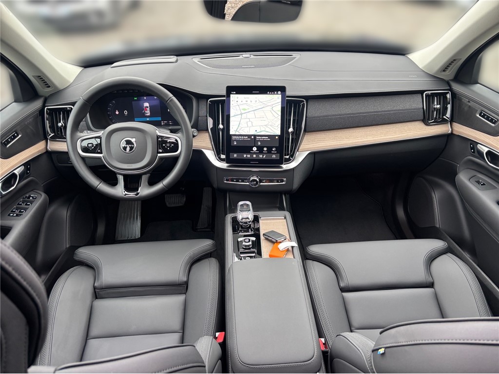Volvo
 XC90 
 T8 AWD Plus Dark 455KS H&K