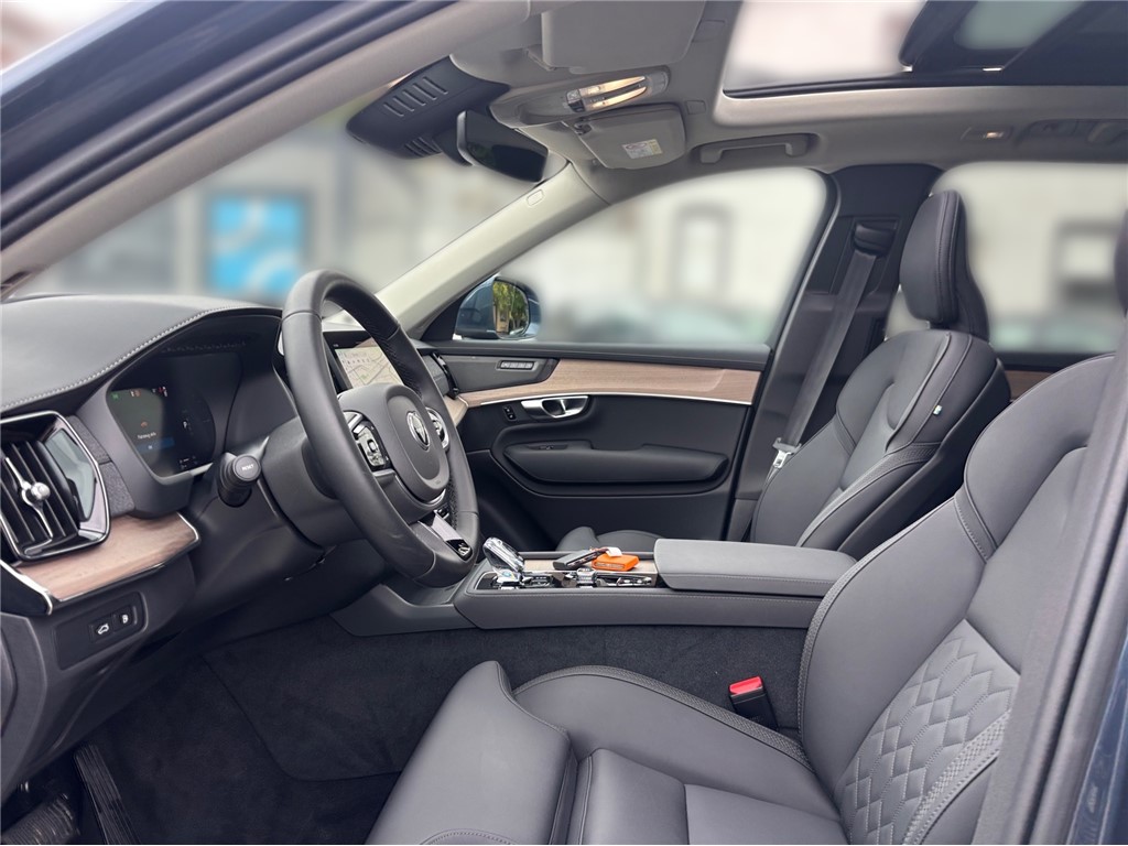 Volvo
 XC90 
 T8 AWD Plus Dark 455KS H&K