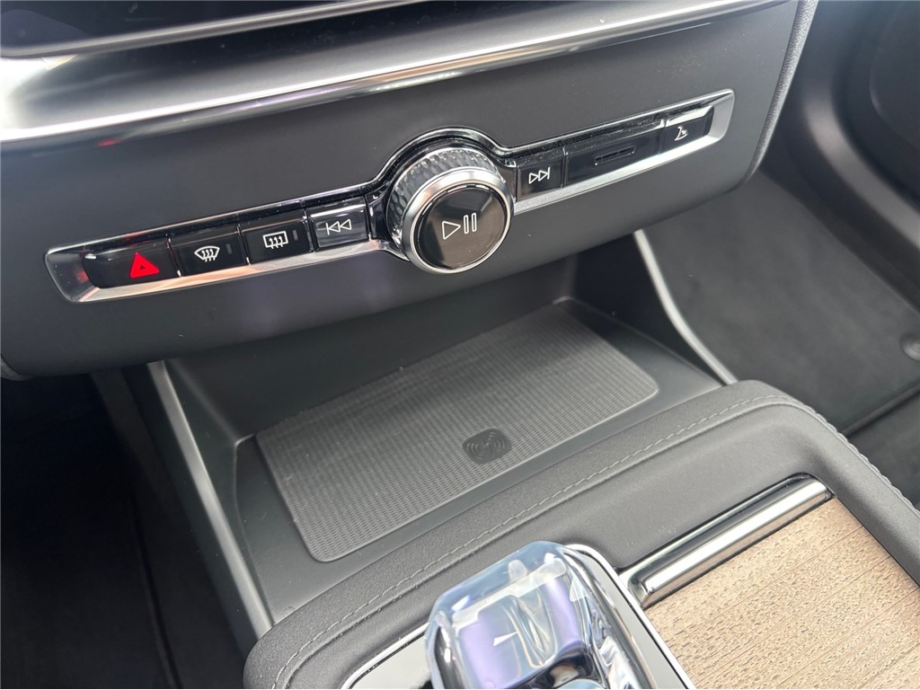 Volvo
 XC90 
 T8 AWD Plus Dark 455KS H&K