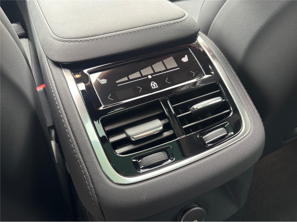 Volvo
 XC90 
 T8 AWD Plus Dark 455KS H&K