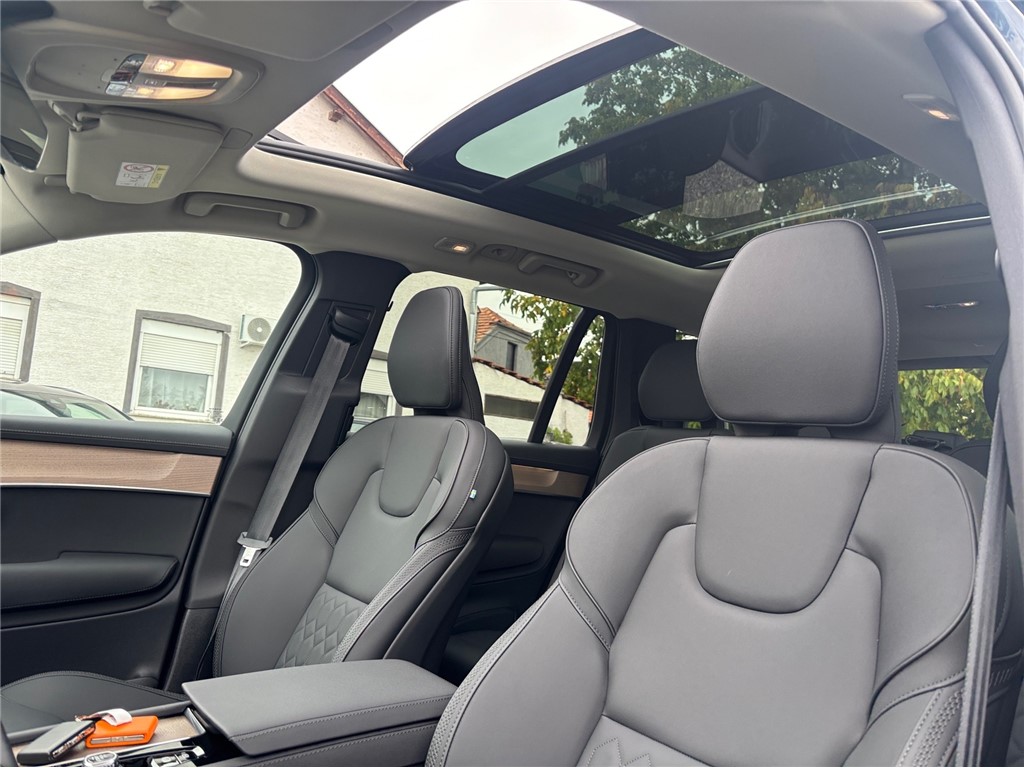Volvo
 XC90 
 T8 AWD Plus Dark 455KS H&K