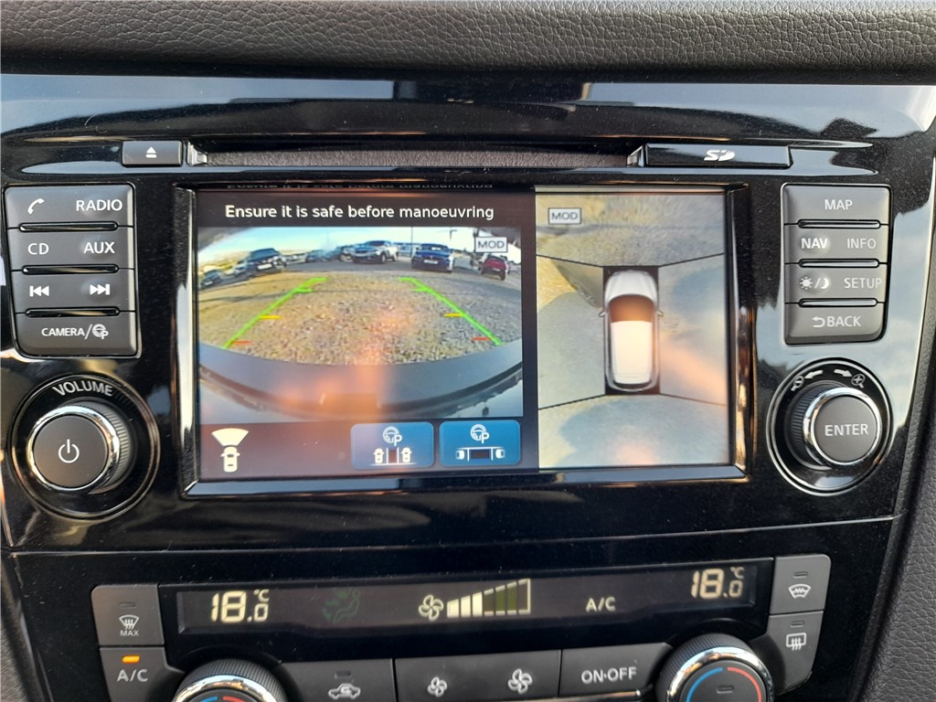 Nissan
 Qashqai 1.5 dCi N-Connecta Panorama 360 Kamera