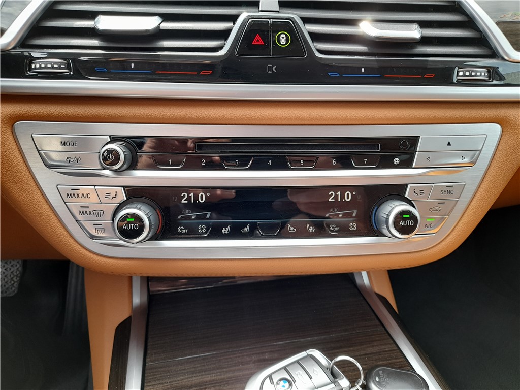 BMW
 Series 7 730xd